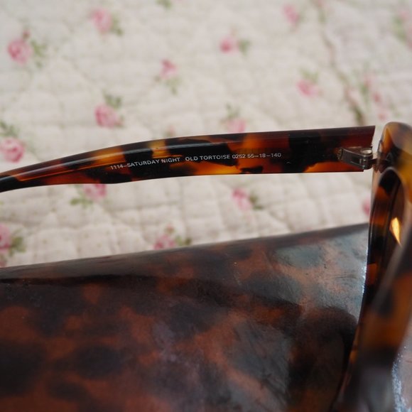 Dakota Smith Tortoise Oval Round 90s Style Sunglasses Style: Saturday Night